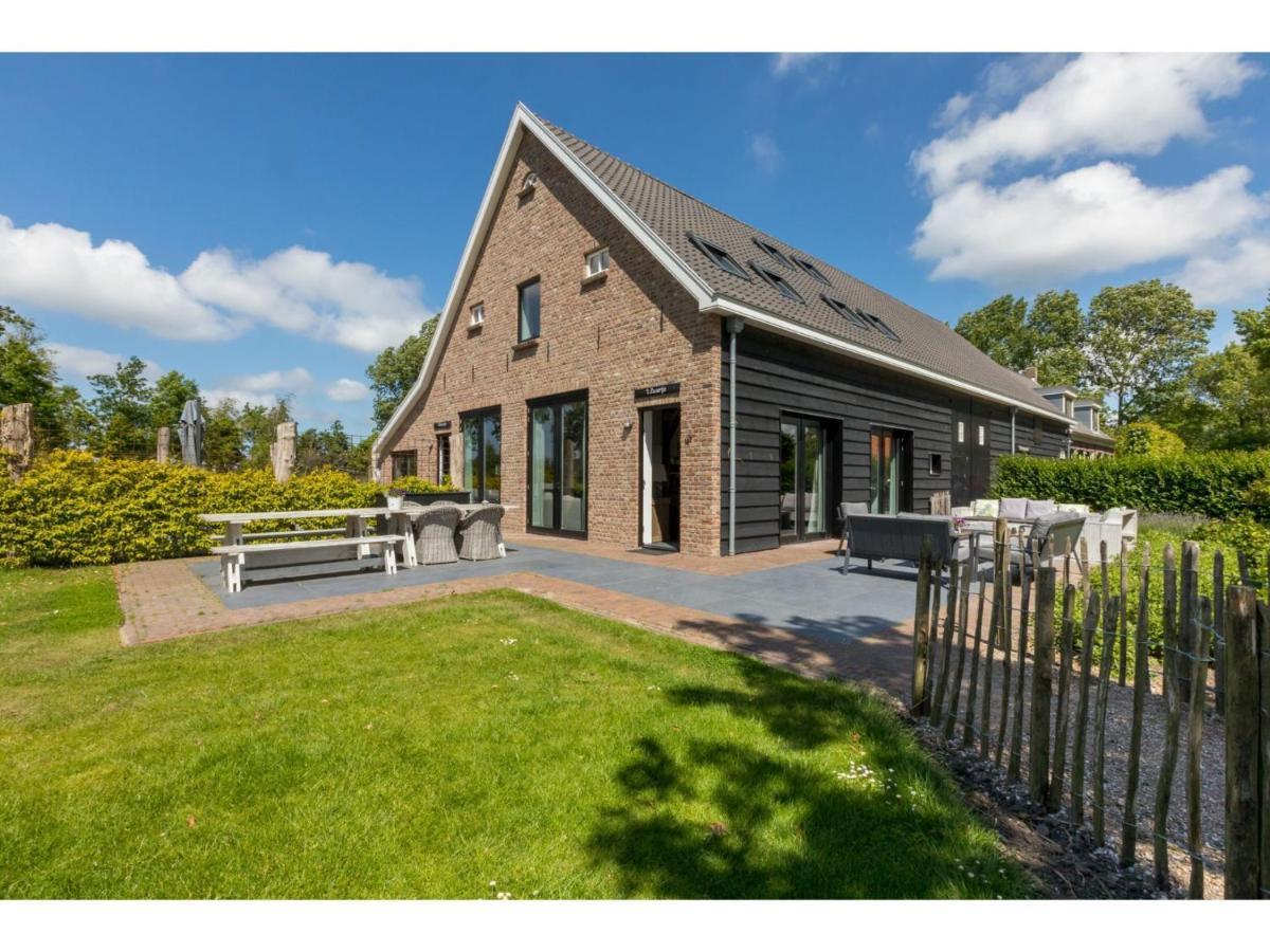 Vakantiehuis Lush Mansion In Vrouwenpolder